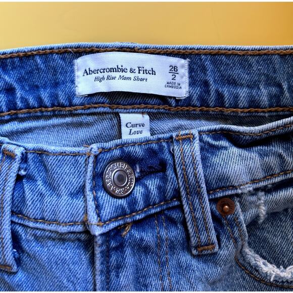 Abercrombie & Fitch High Rise Mom Short Curve Love 2.5" - Size 2/26 - Picture 3 of 4
